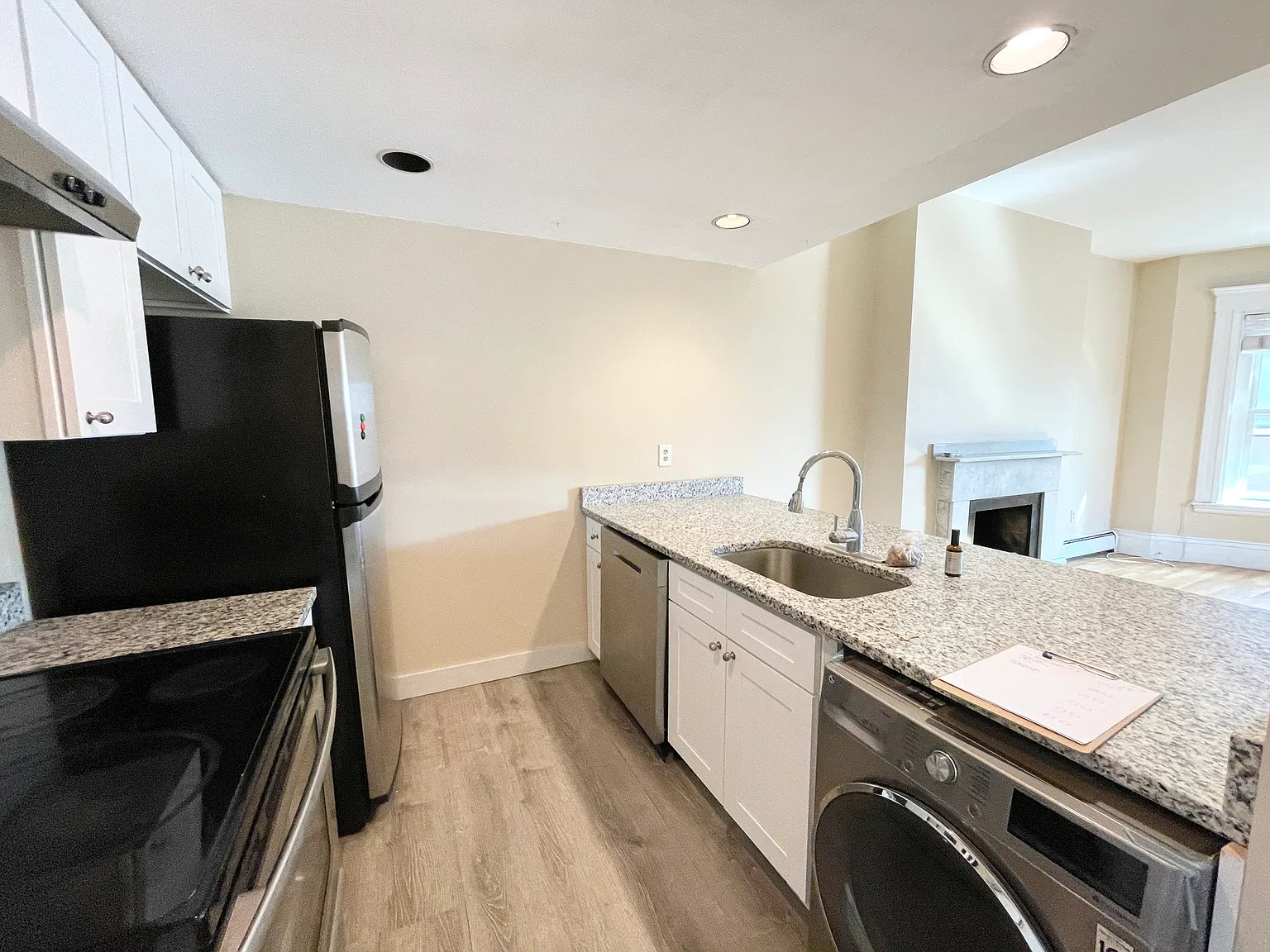 2 bed, 750 sqft, $3,200 — Photo 3