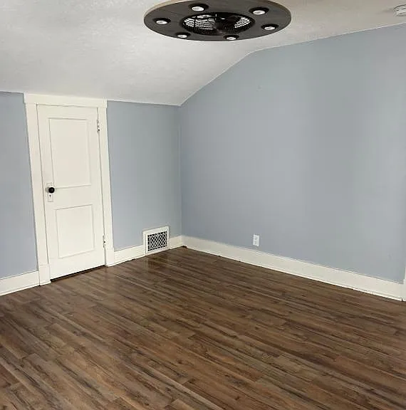 604 1/2 Douglas St #2 — Photo 3