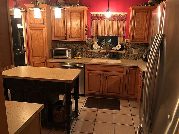 Kitchen: Riverrock backspash