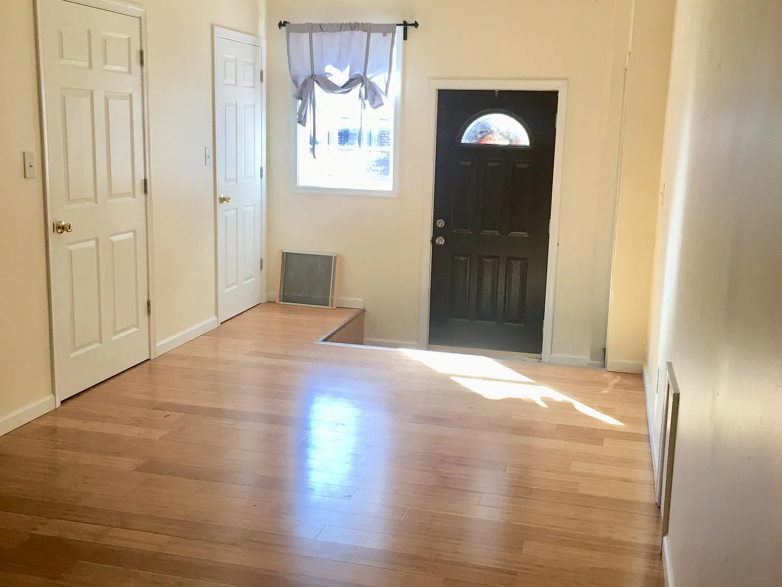 Studio, $1,500 — Photo 2