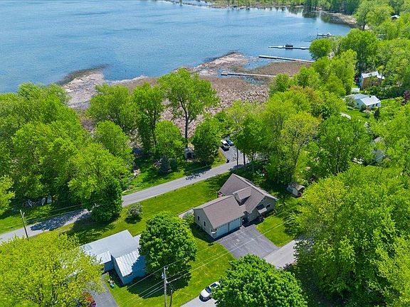 3rd image of 440 Mills Point Road
