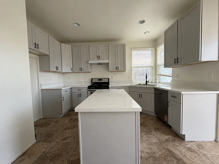 11061 Summerwood Dr — Photo 2