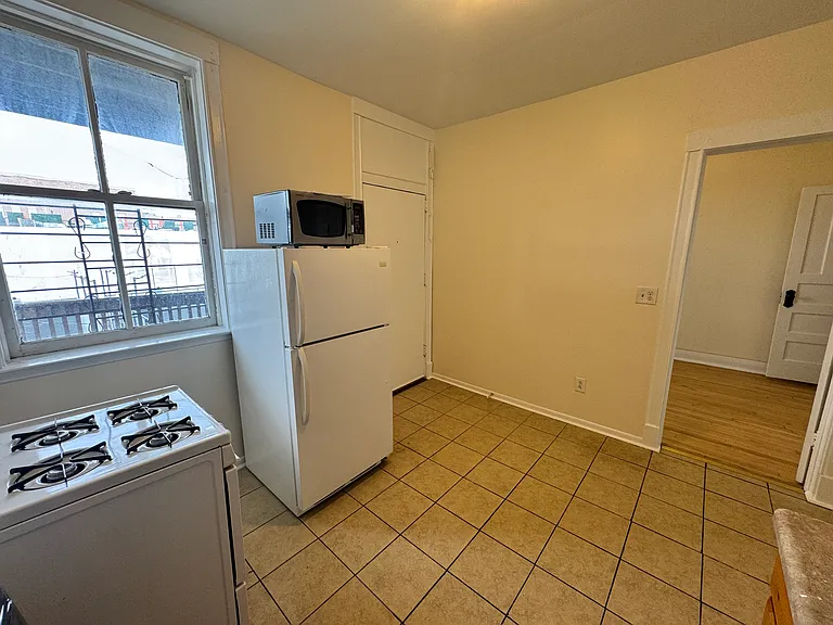 2402 N Surrey Ct #3 — Photo 7