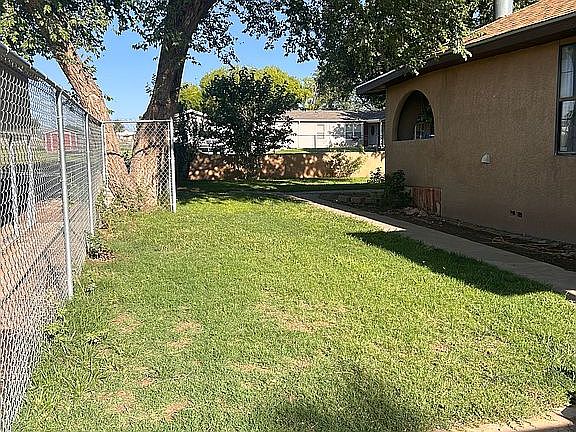 3rd image of 211 Avenue E