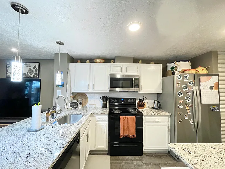525 Pensacola Dr — Photo 4