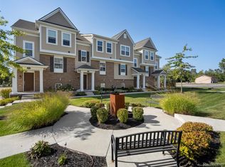 4929 Treeside Ln, Troy, MI 48098