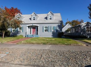 320 NW B St, Grants Pass, OR