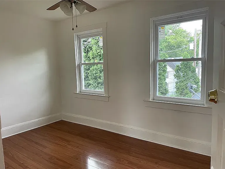 1 bed, 1144 sqft, $900 — Photo 2