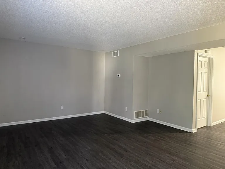 2216 Live Oak Ln — Photo 3