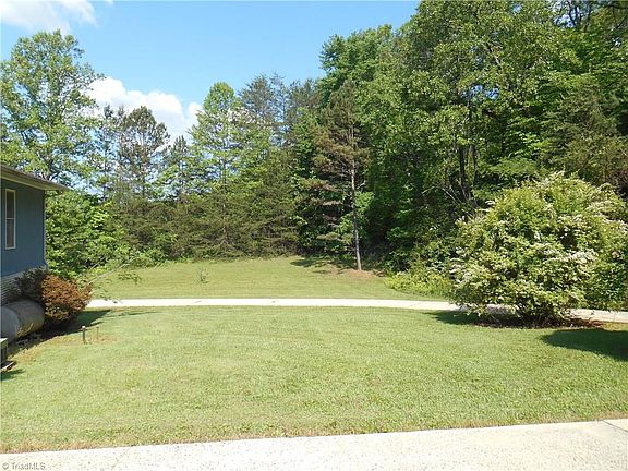 3rd image of 185 Cedar Knoll Dr