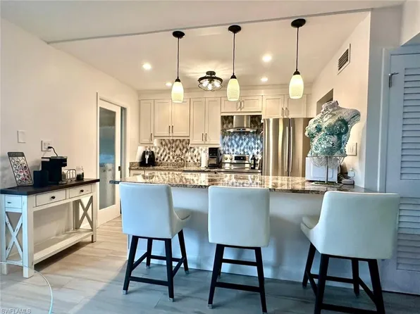 788 Park Shore DR #A29, NAPLES, FL 34103