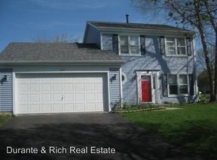 1557 Hollytree Ln, Crystal Lake, IL 60014