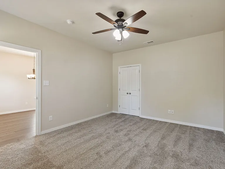 731 W Bond St — Photo 16
