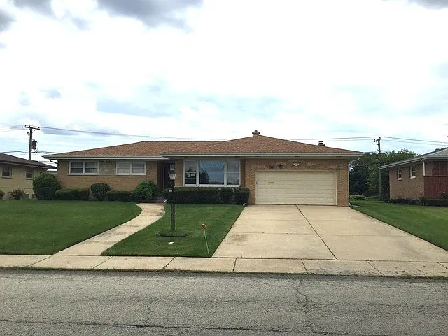 8028 W Gregory St photo 1