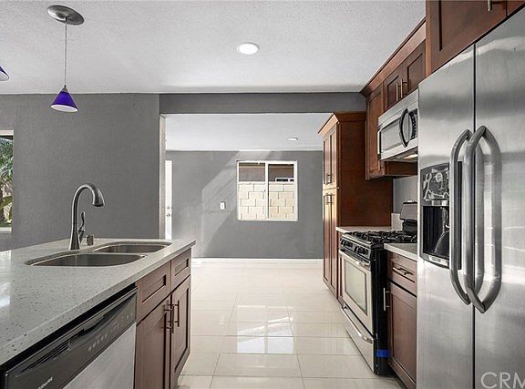 3rd image of 1416 W Chateau Ave