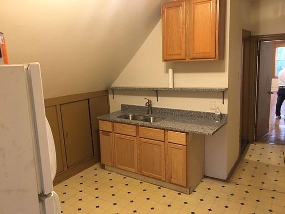 4th image of 2931 N Sacramento Ave #2