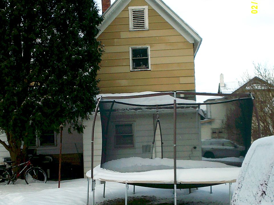 2nd image of 212 1/2 Oakland Ave