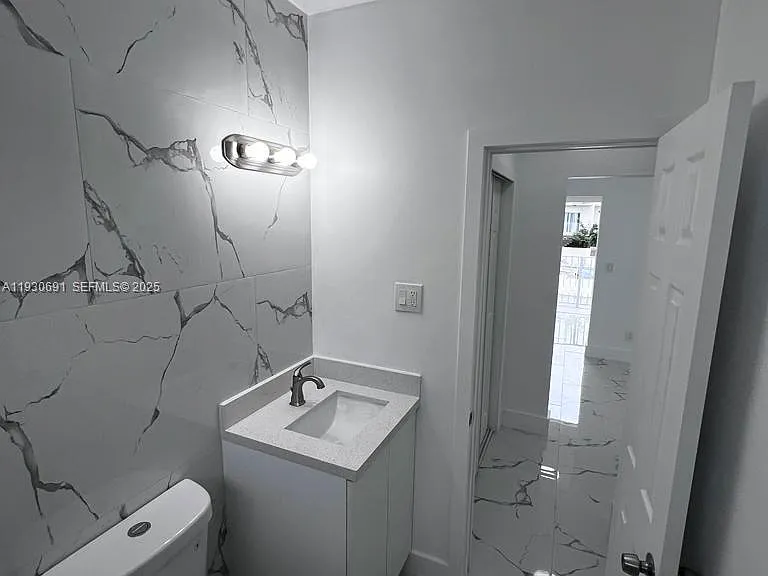 1131 SW 7th St #3 — Photo 7