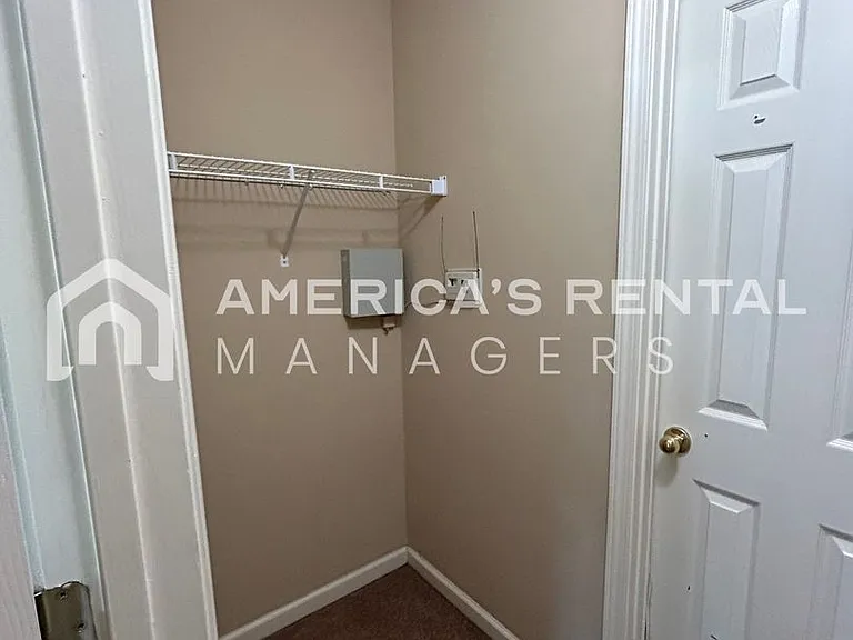 211 Winterberry Ln — Photo 21