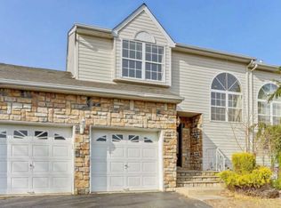 40 Kingfisher Ct, Marlboro, NJ 07746