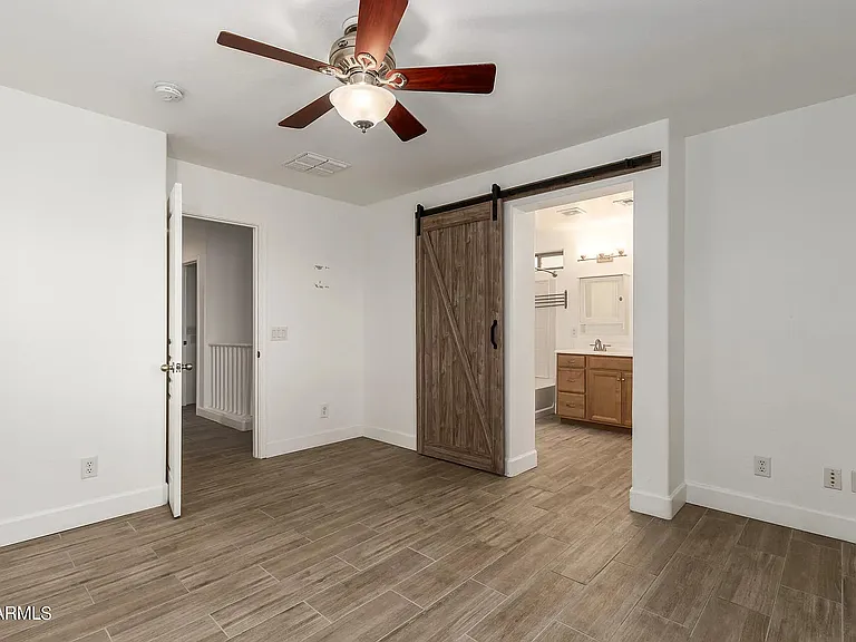1935 E Oxford Ln — Photo 12