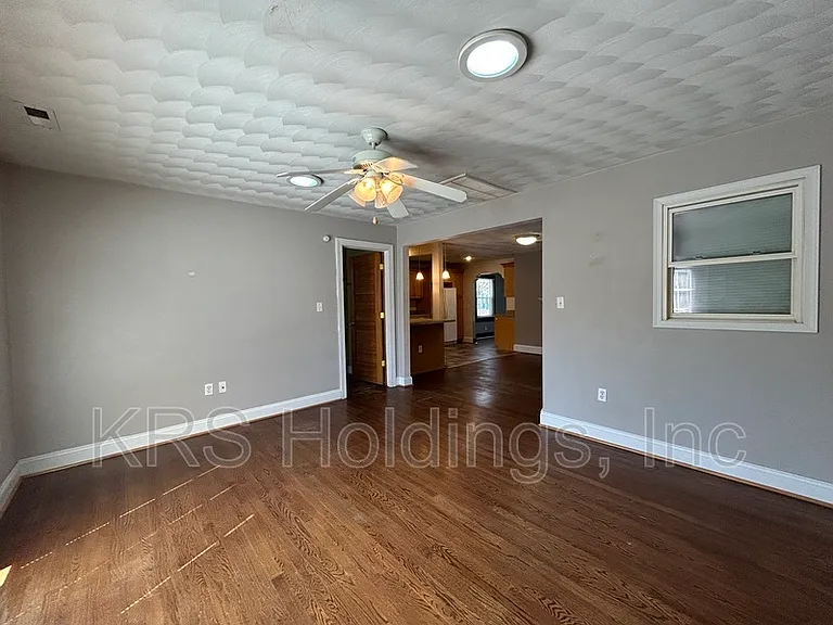 409 E Lorengo Ave — Photo 11