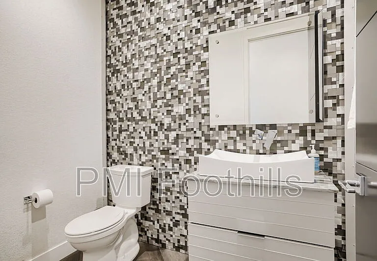 2740 Hazel Ct — Photo 9