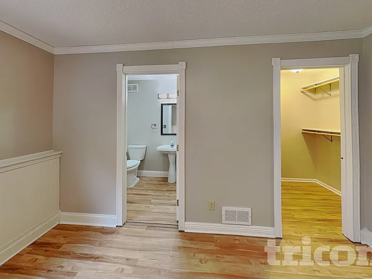 7429 Chesham Ln — Photo 11