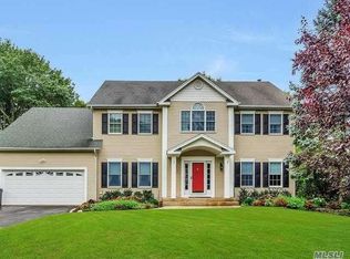 8 Tony Dr, Kings Park, NY 11754