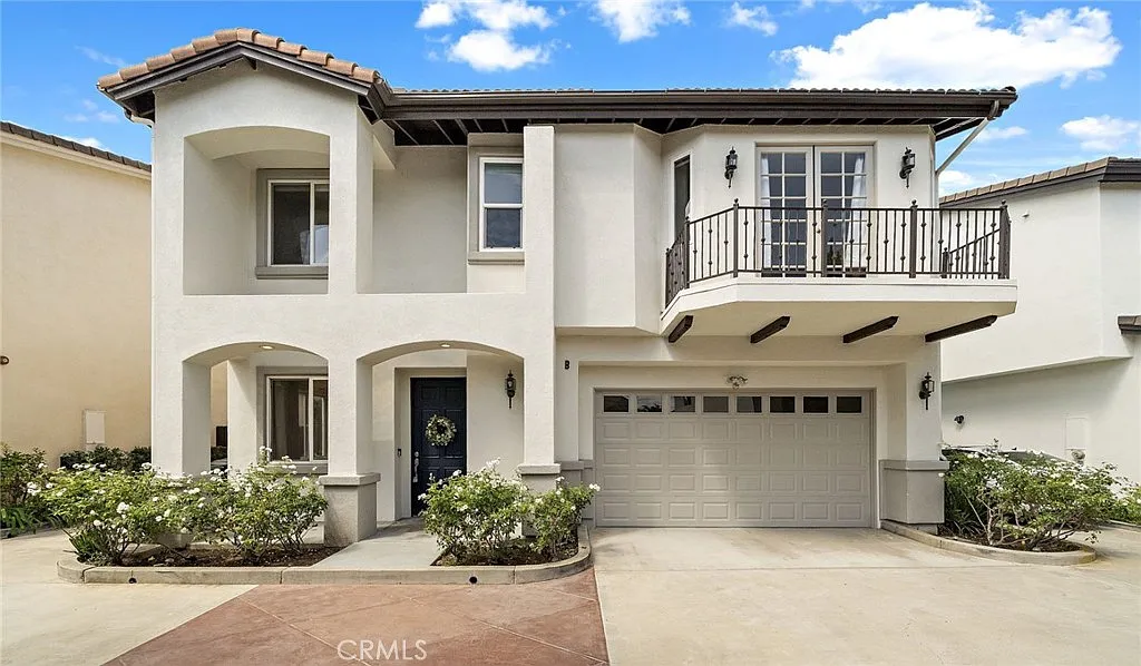 3 bed, 2.5 bath, 2139 sqft, $5,800 — Photo 1
