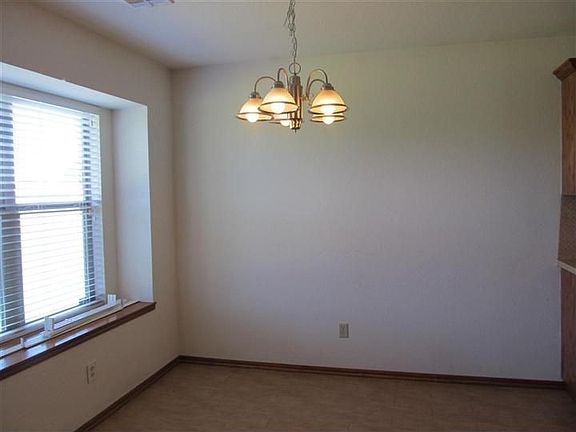 4th image of 602 Smalley Dr