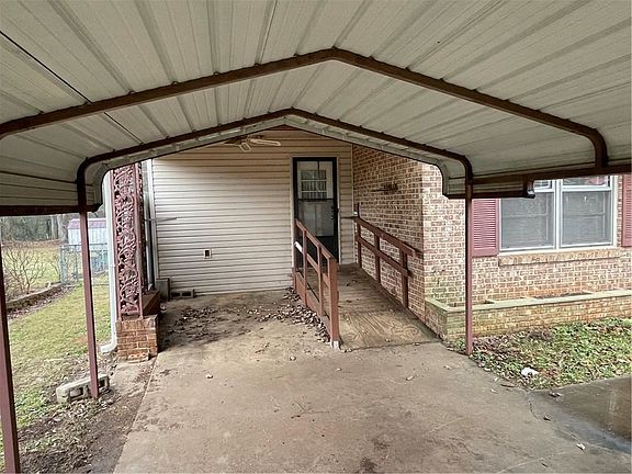 3rd image of 3004 Camden Dr