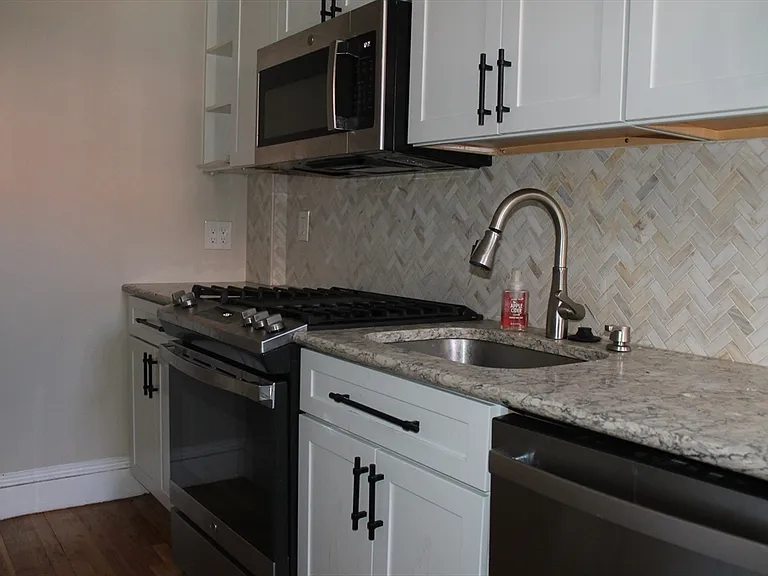 31 Concord Ave #11 — Photo 7