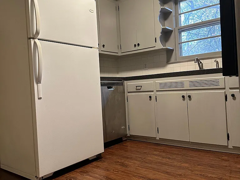 1902 S Newton Ave — Photo 12
