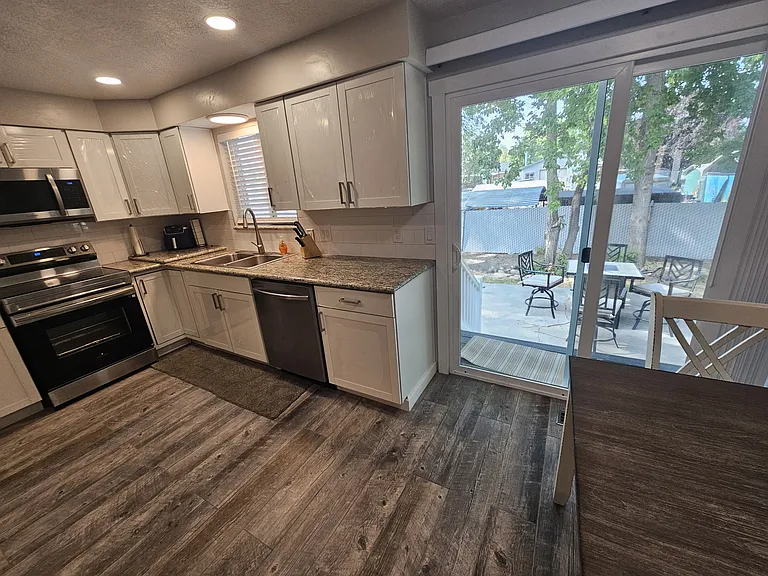 189 E 7615 S — Photo 15