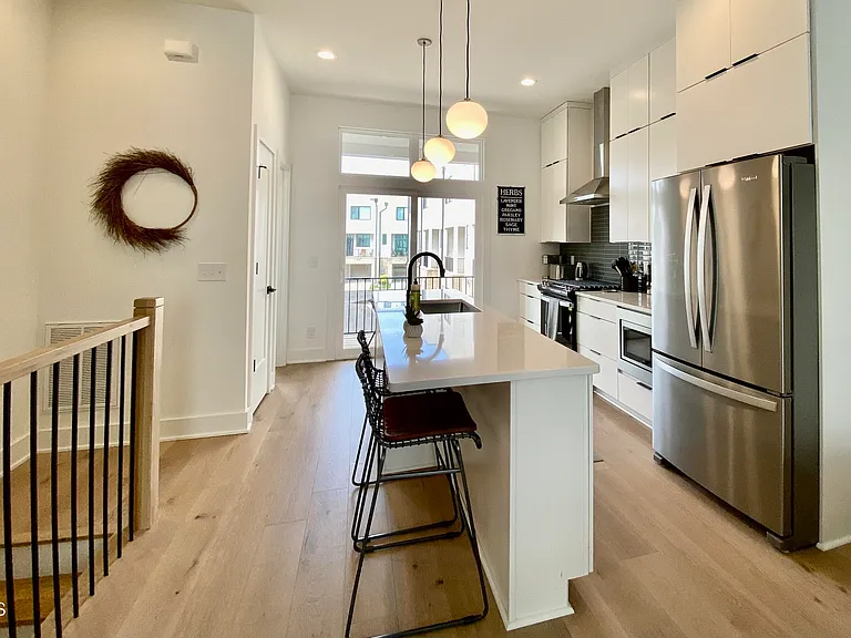 629 Queen St — Photo 15