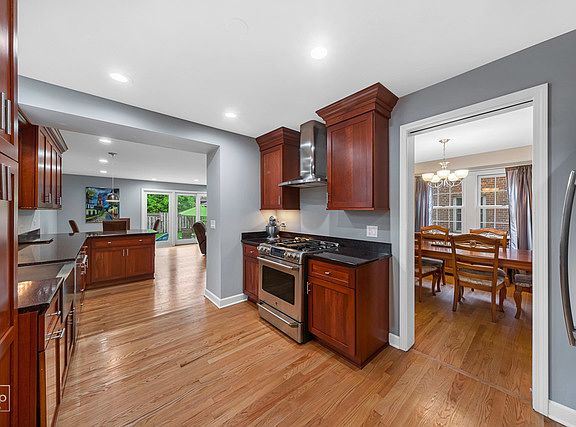 5th image of 6271 N Leona Ave