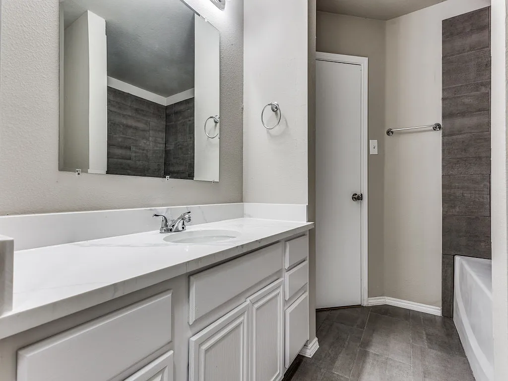 2 bed, 1133 sqft, $1,695 — Photo 2