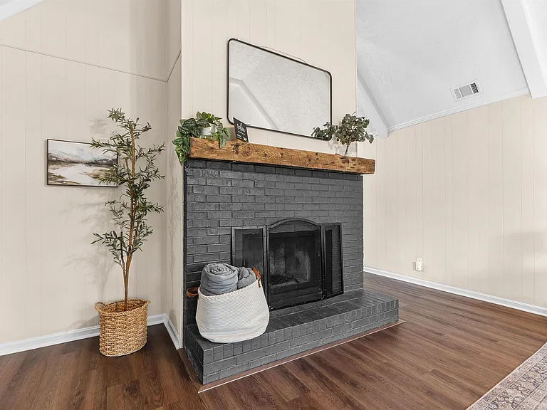 1100 Kenwood Dr — Photo 6