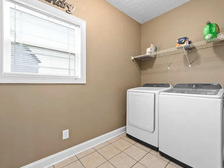 1170 Dygert Ct — Photo 17