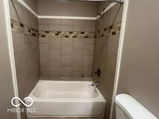 945 Fox Hill Dr — Photo 23