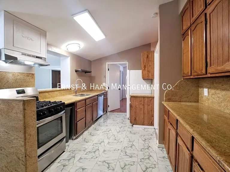 3310 E Curry St — Photo 8