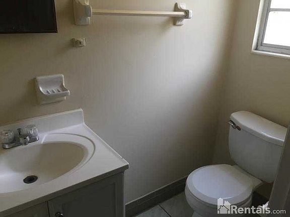 4th image of 7301 Melvin Cir N