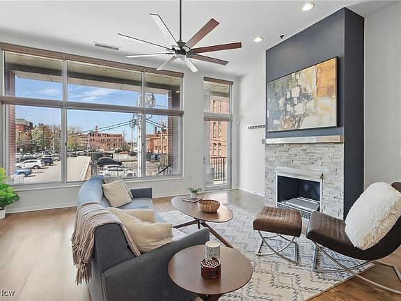 5th image of 1951 W 26th St Unit Townhouse 5-5