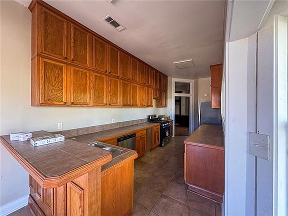 3rd image of 5411 Dixie Ln
