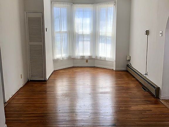 Living room (south view)
