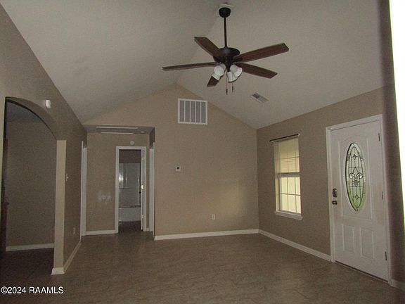 4th image of 127 Thorn Ln