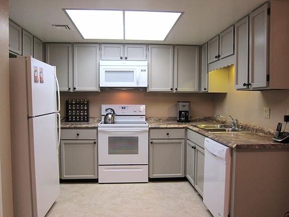 4th image of 726 W Paseo Del Prad