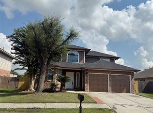 909 Christopher Ln, Baytown, TX 77521