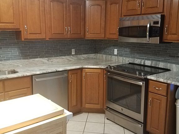 5th image of 634 W 2nd St APT 104
